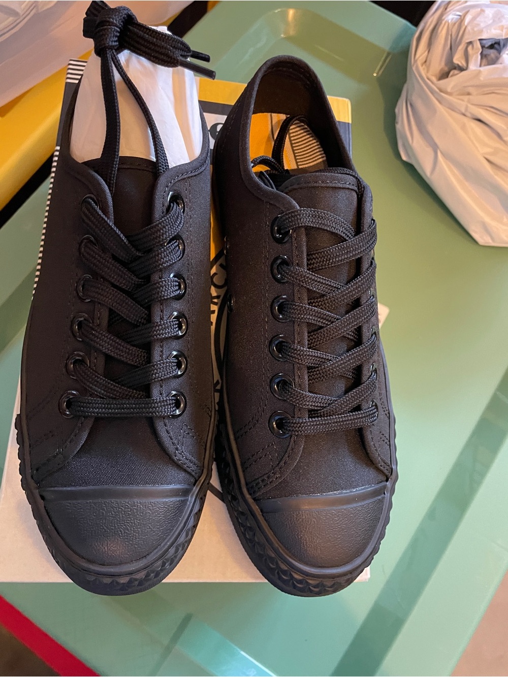 New! HOOD 1967 ROCKET 🚀 VINTAGE STYLE LOW TOP SNEAKERS, BLACK 6.5  Womens